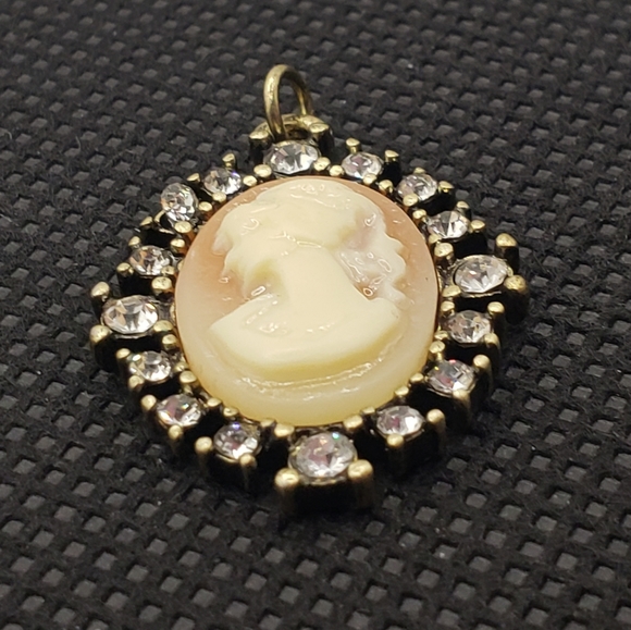 Pink Cameo Lady Sillouette Pendant with Rhinestones Border - Picture 4 of 7